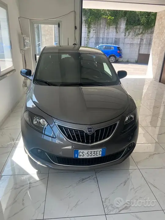 Lancia Ypsilon