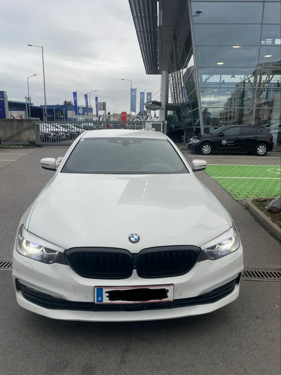 BMW 5 Series 2018 photo 2