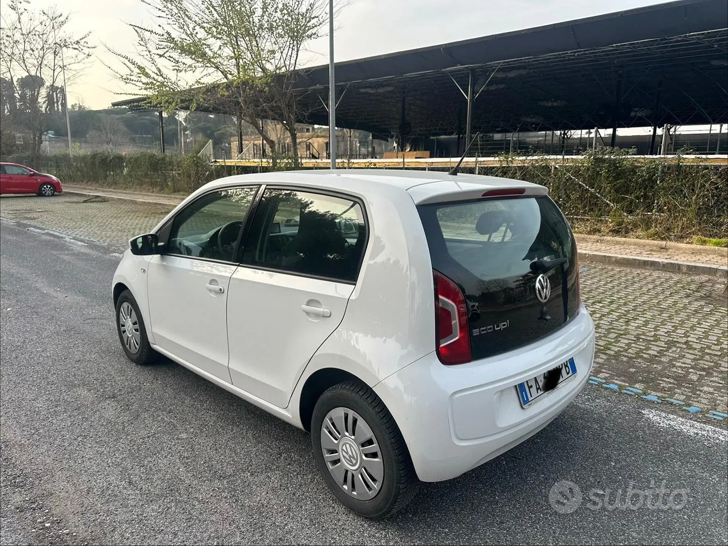 Volkswagen Up 2015 photo 4