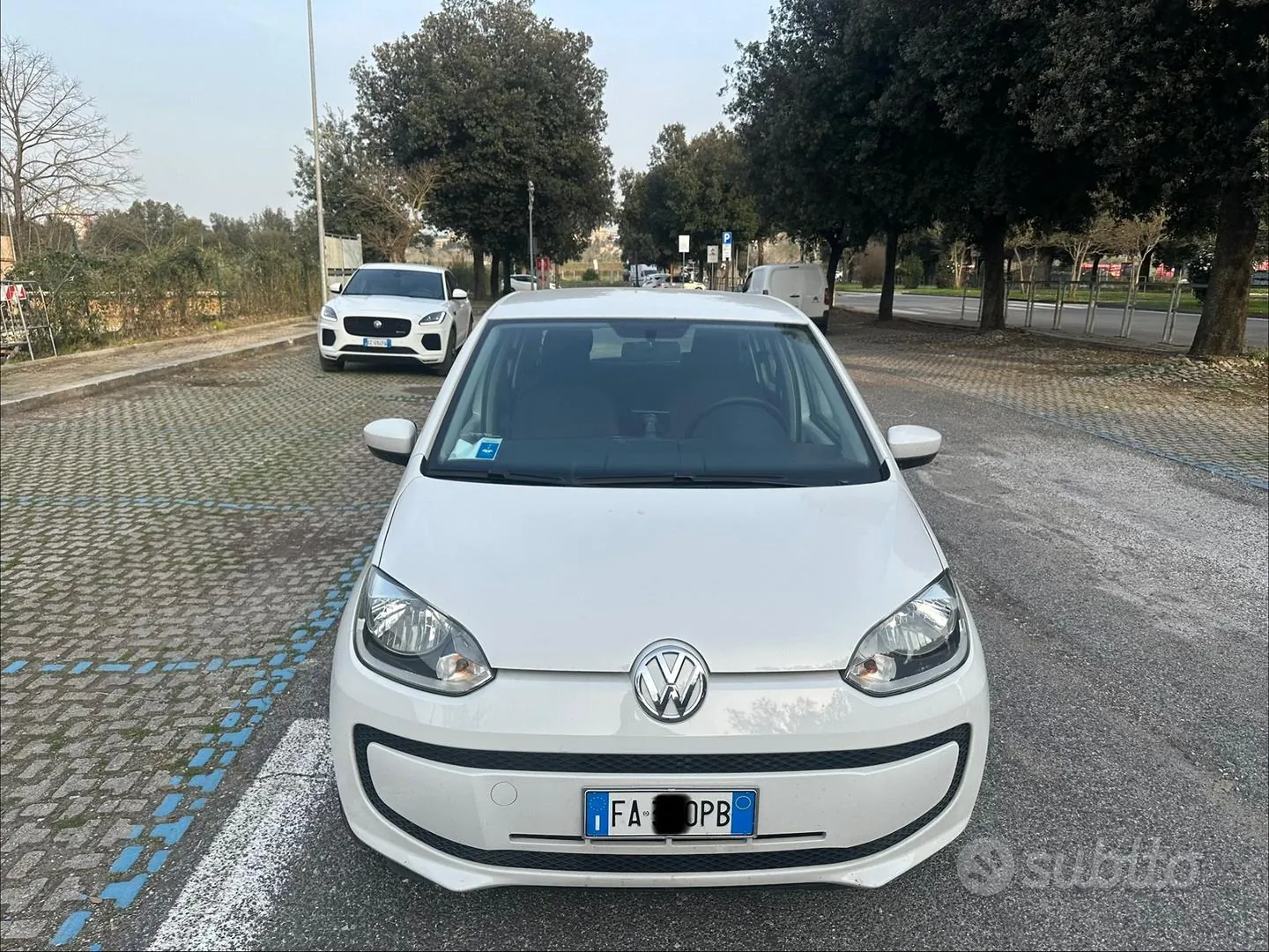 Volkswagen Up 2015 photo 3