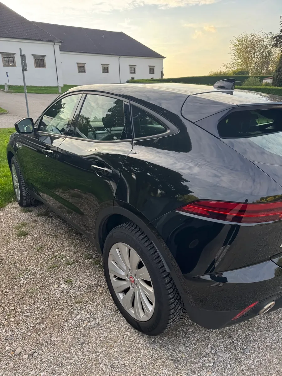 Jaguar E-Pace 2018 photo 2
