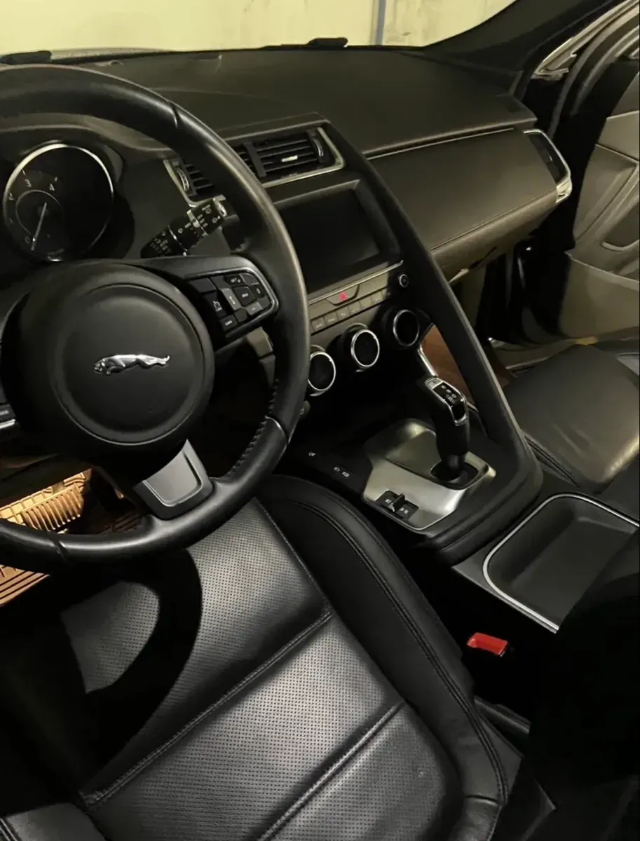 Jaguar E-Pace 2018 photo 3
