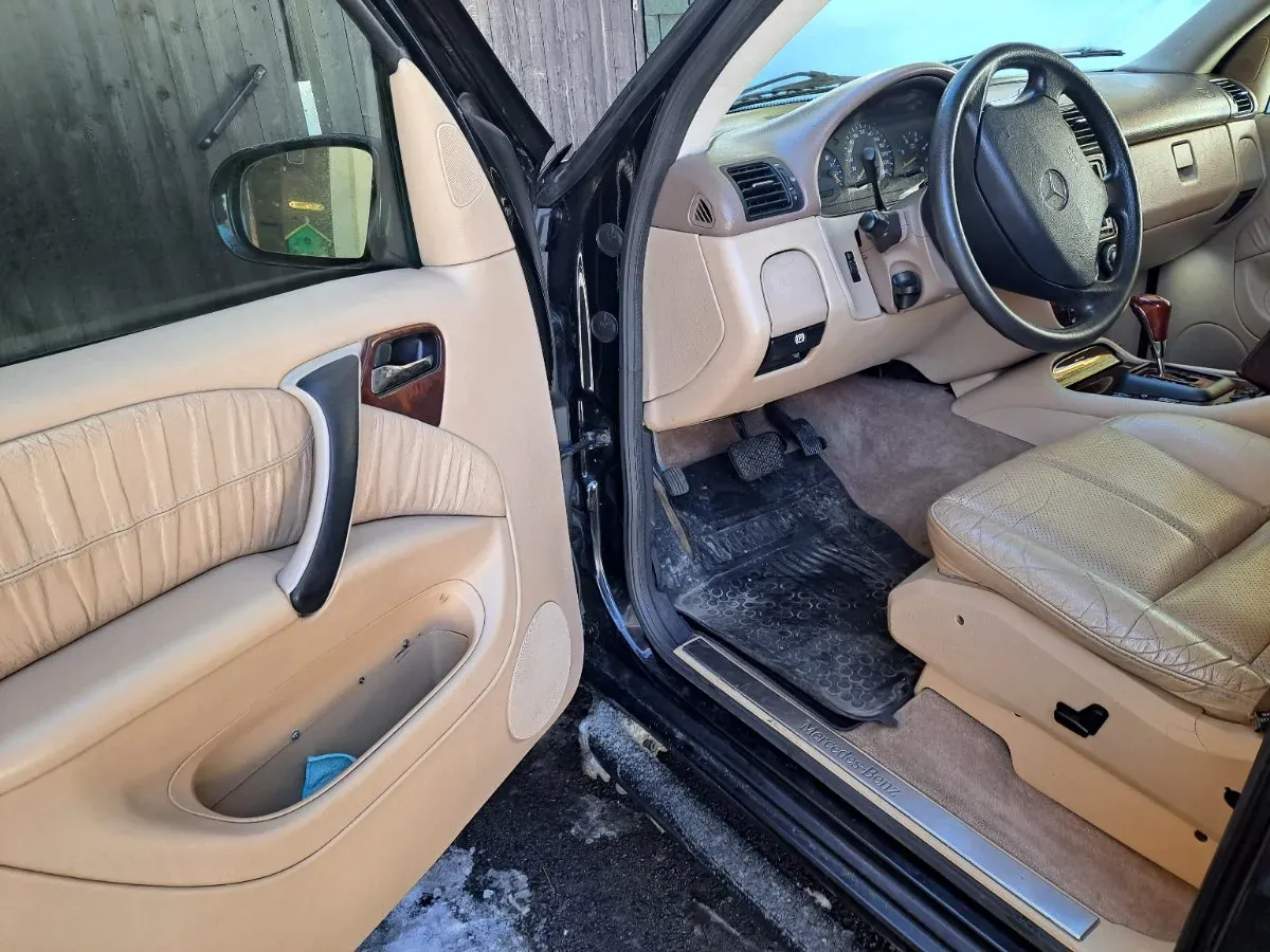 Mercedes-Benz M-Class 2004 photo 2
