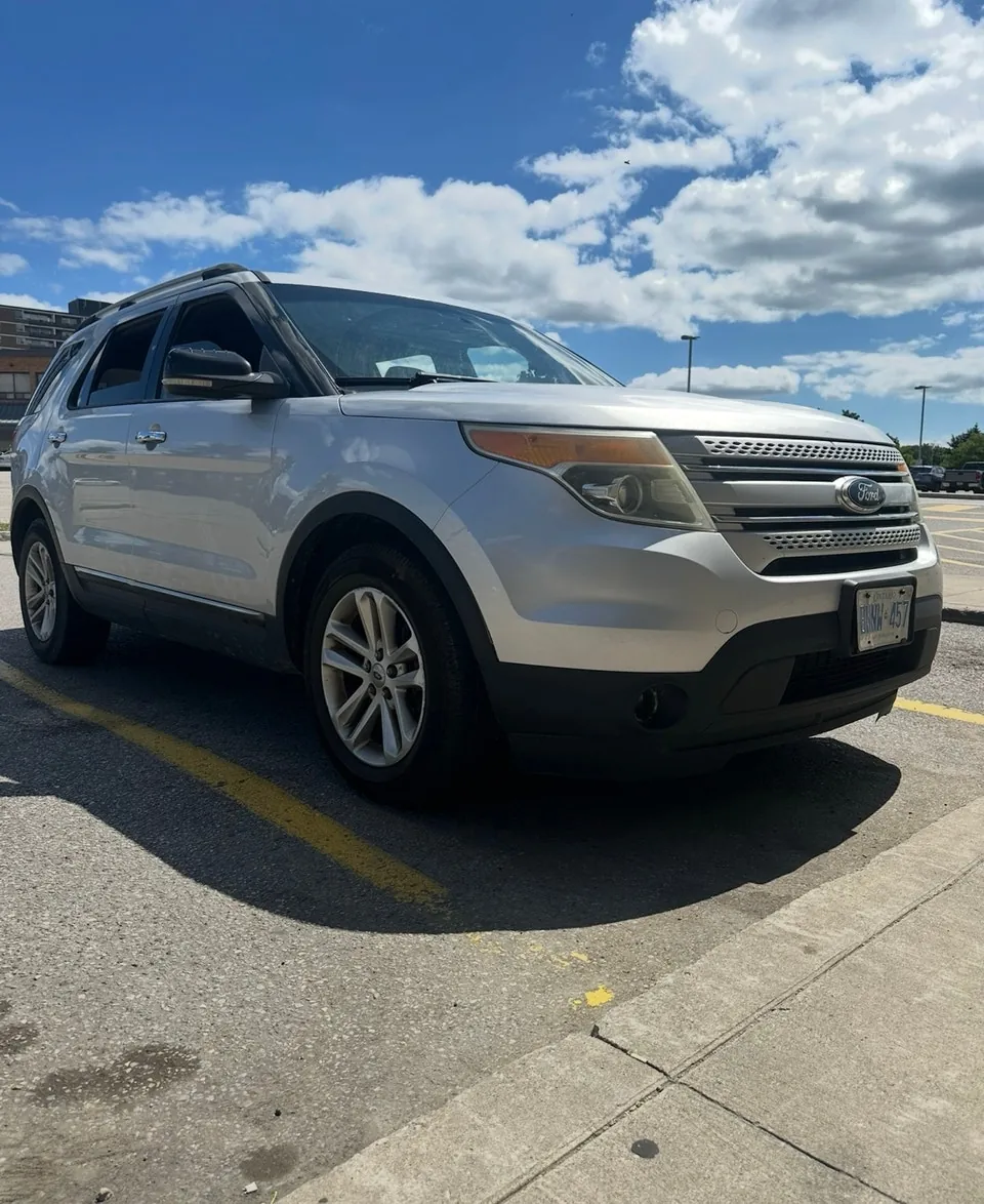 Ford Explorer 2011 photo 2