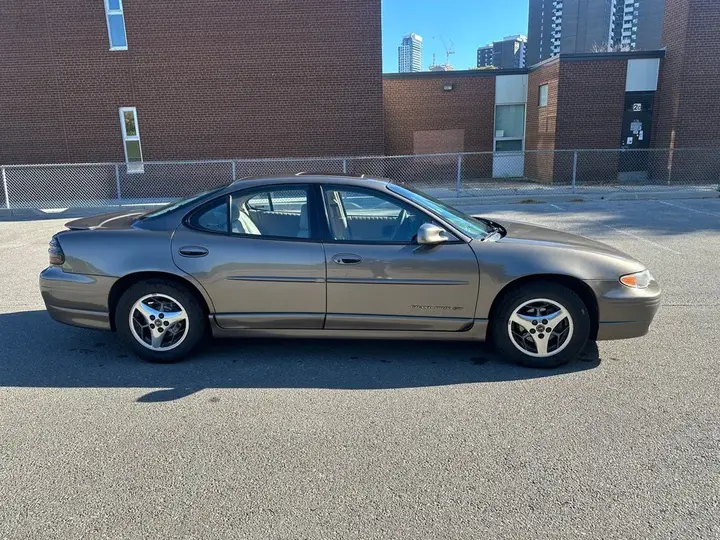 Pontiac Grand Prix 2001 photo 2