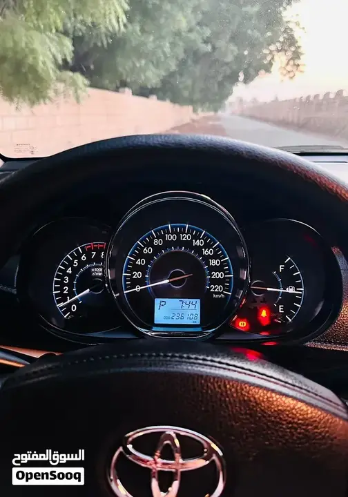 Toyota Yaris 2014 photo 2