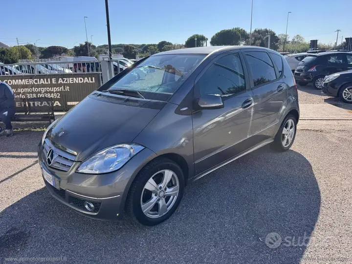 Mercedes-Benz A 180 2011 photo 2