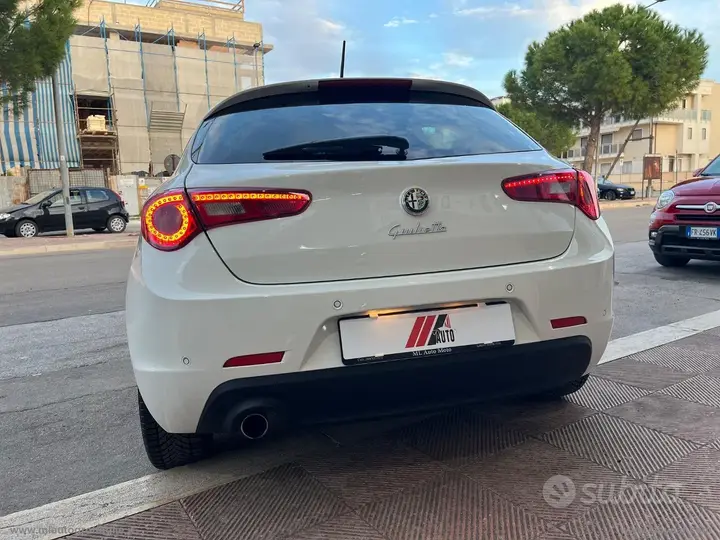 Alfa Romeo Giulietta 2011 photo 5