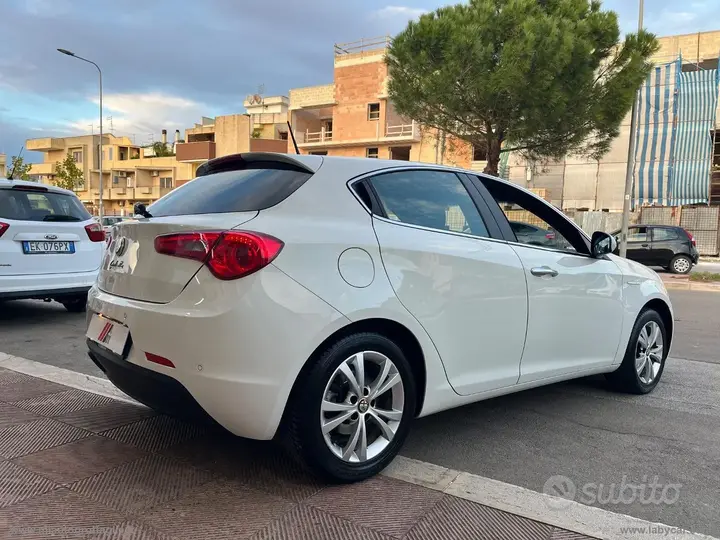 Alfa Romeo Giulietta 2011 photo 4