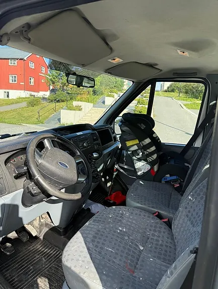 Ford Transit 350L Van 2011 photo 4