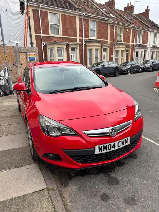 Vauxhall Astra 2011 photo 2