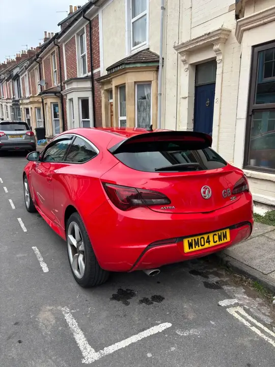 Vauxhall Astra 2011 photo 4