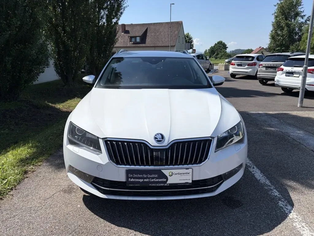 Skoda Superb 2019 photo 2