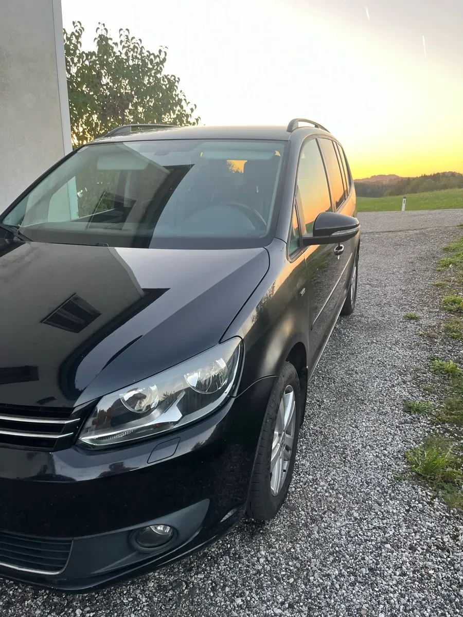 Volkswagen Touran 2012 photo 3