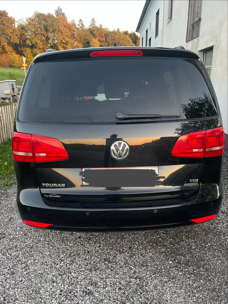 Volkswagen Touran 2012 photo 2