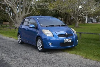 Toyota Vitz 2007 photo 2