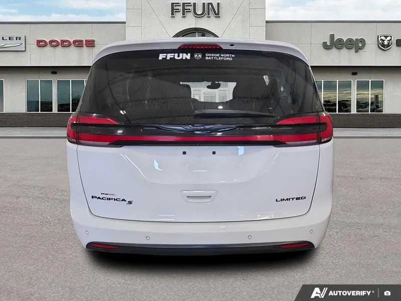 Chrysler Pacifica 2025 photo 4