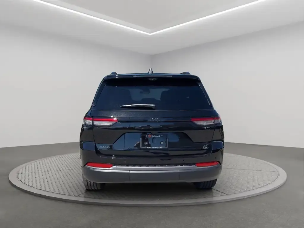 Jeep Grand Cherokee 2026 photo 5