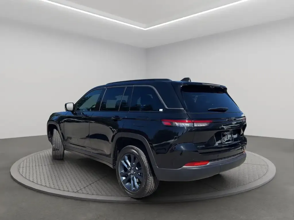 Jeep Grand Cherokee 2026 photo 4