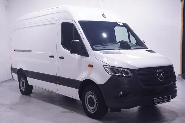 Mercedes-Benz Sprinter 2024 photo 2