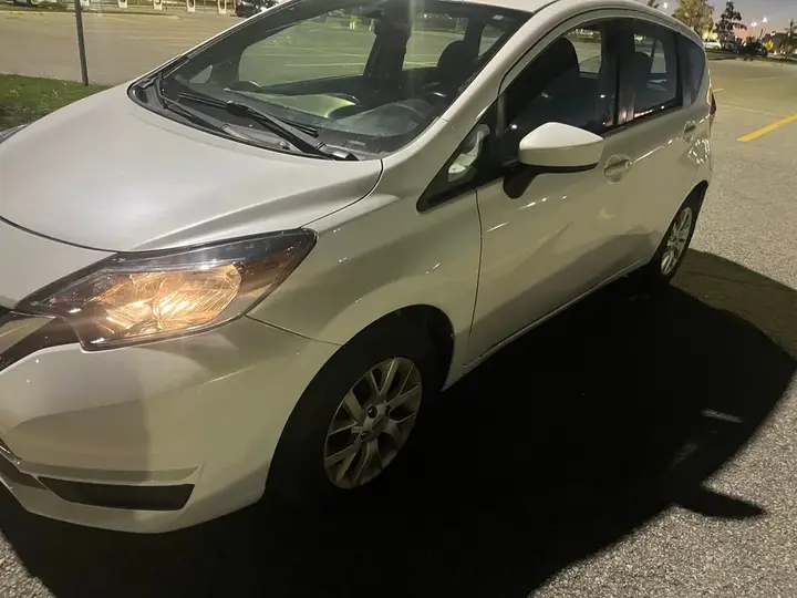 Nissan Versa 2018 photo 2