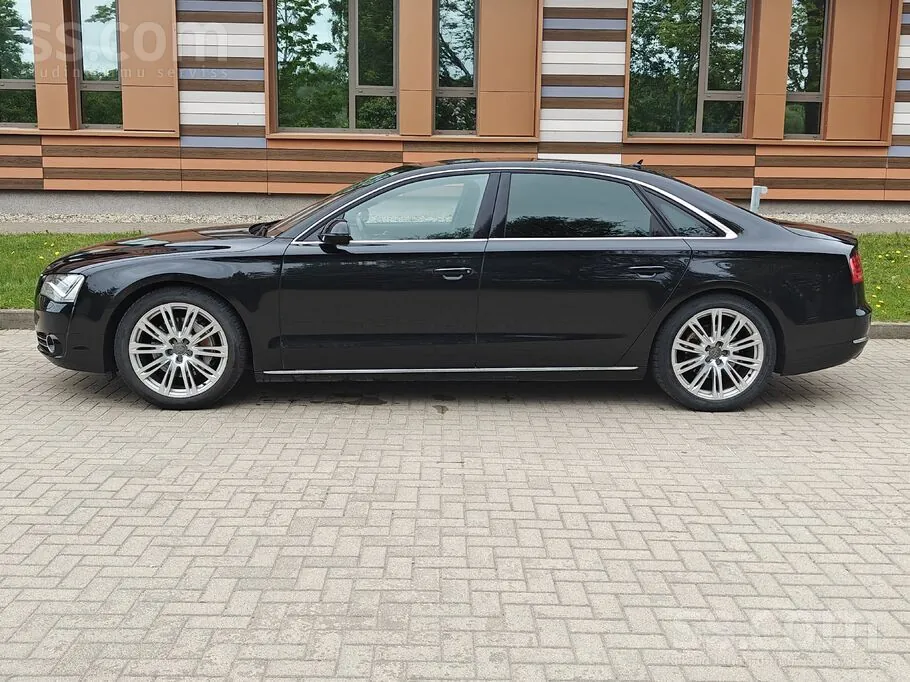 Audi A8 2013 photo 2