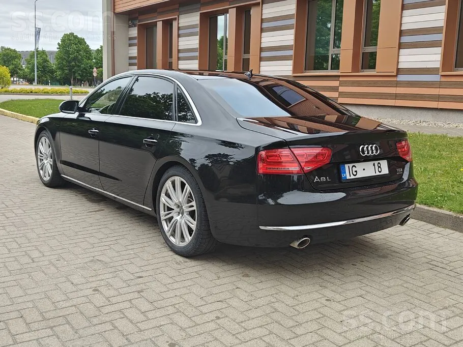 Audi A8 2013 photo 3