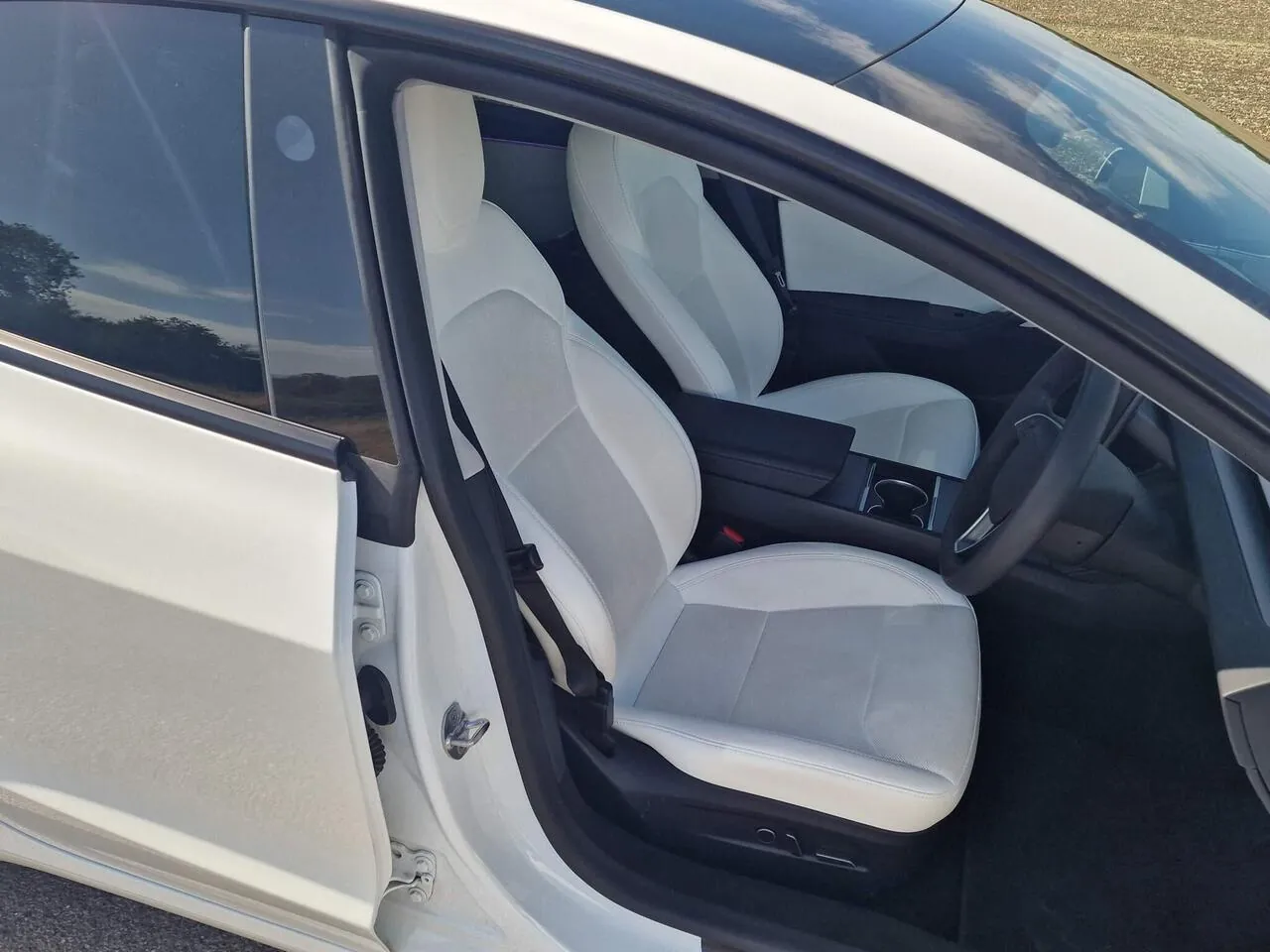 Tesla Model 3 2025 photo 2