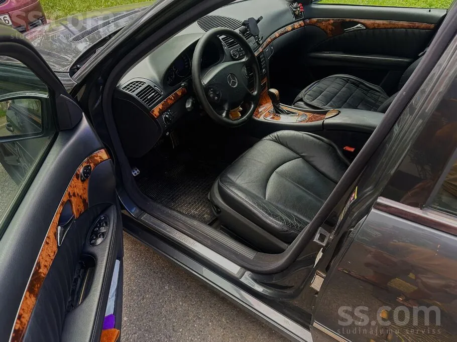 Mercedes-Benz E270 2005 photo 2