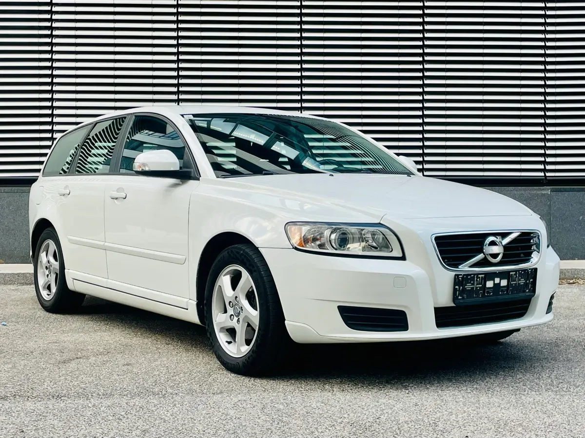 Volvo V50 2011 photo 3
