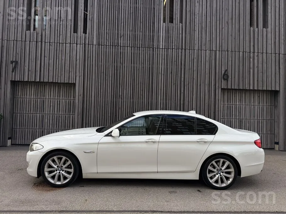 BMW 530 2011 photo 4
