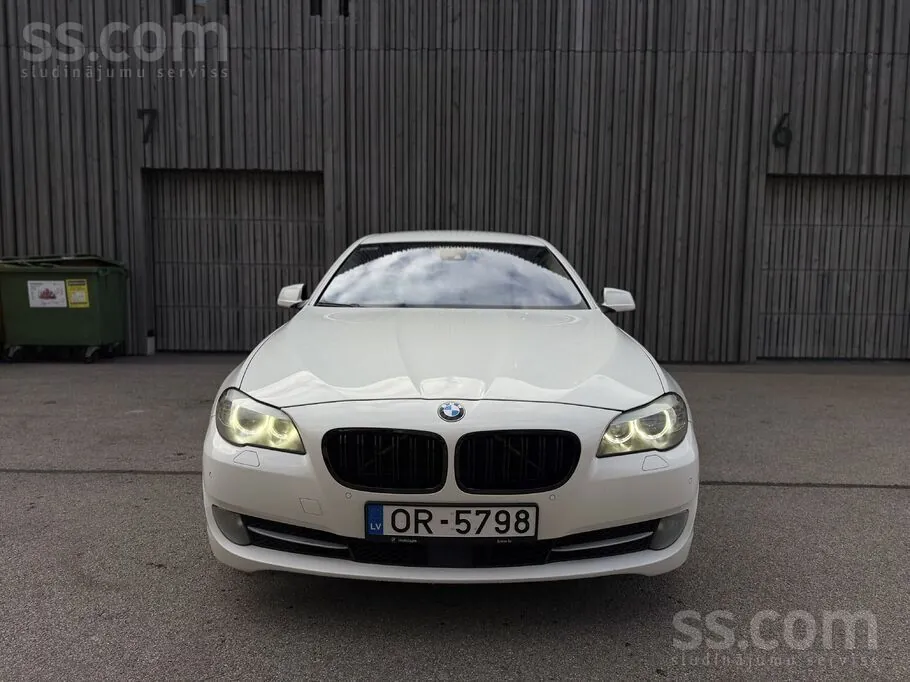 BMW 530 2011 photo 2