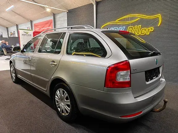 Skoda Octavia 2011 photo 3