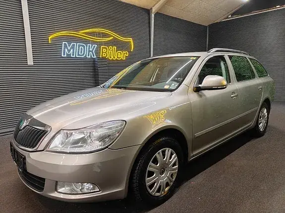 Skoda Octavia 2011 photo 2