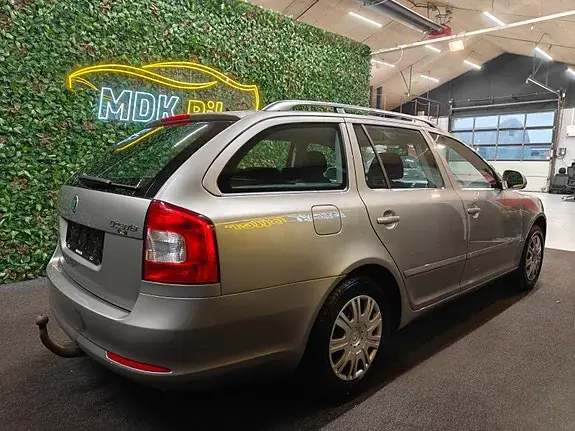 Skoda Octavia 2011 photo 4