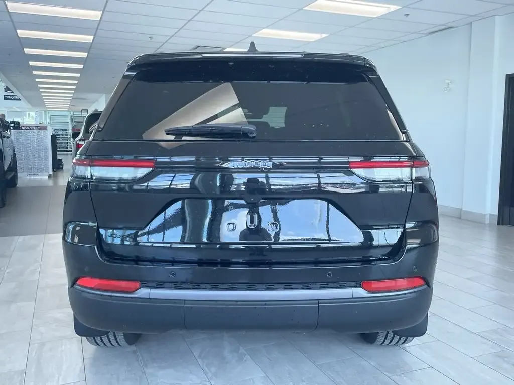 Jeep Grand Cherokee 2026 photo 4