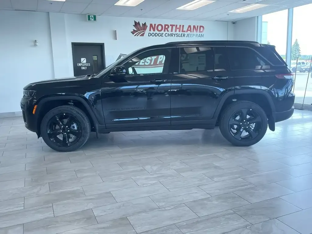 Jeep Grand Cherokee 2026 photo 2
