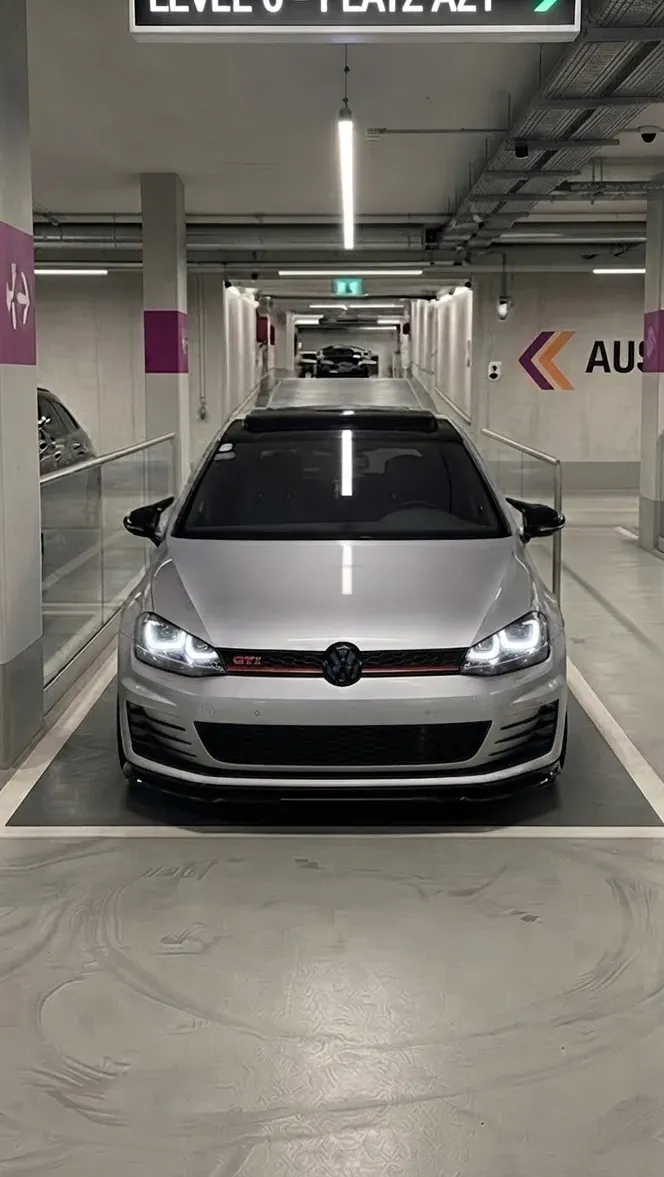 Volkswagen Golf 2013 photo 2