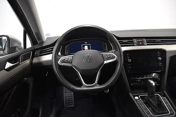 Volkswagen Passat Alltrack 2024 photo 2