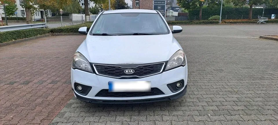 Kia Proceed