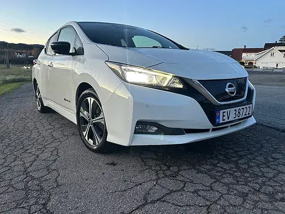 Nissan Leaf 2018 photo 2