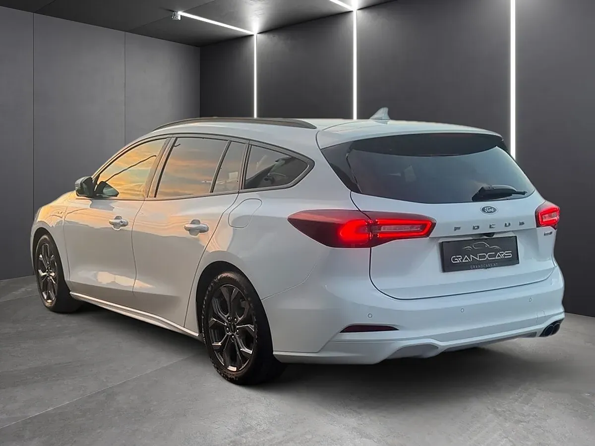 Ford Focus 2022 photo 2