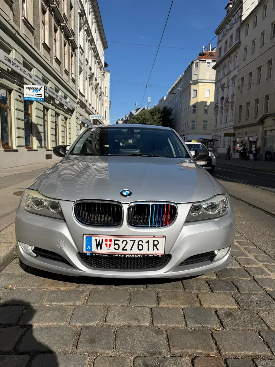 BMW 3 Series 2010 photo 3