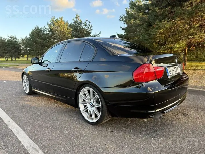 BMW 320D 2011 photo 2