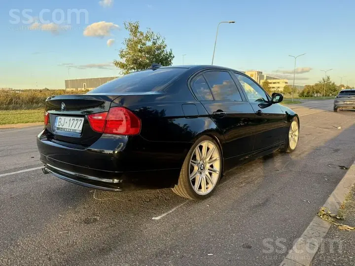 BMW 320D 2011 photo 3
