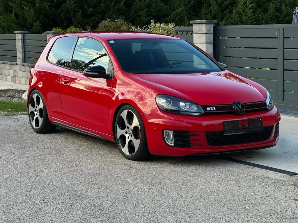 Volkswagen Golf 2010 photo 2