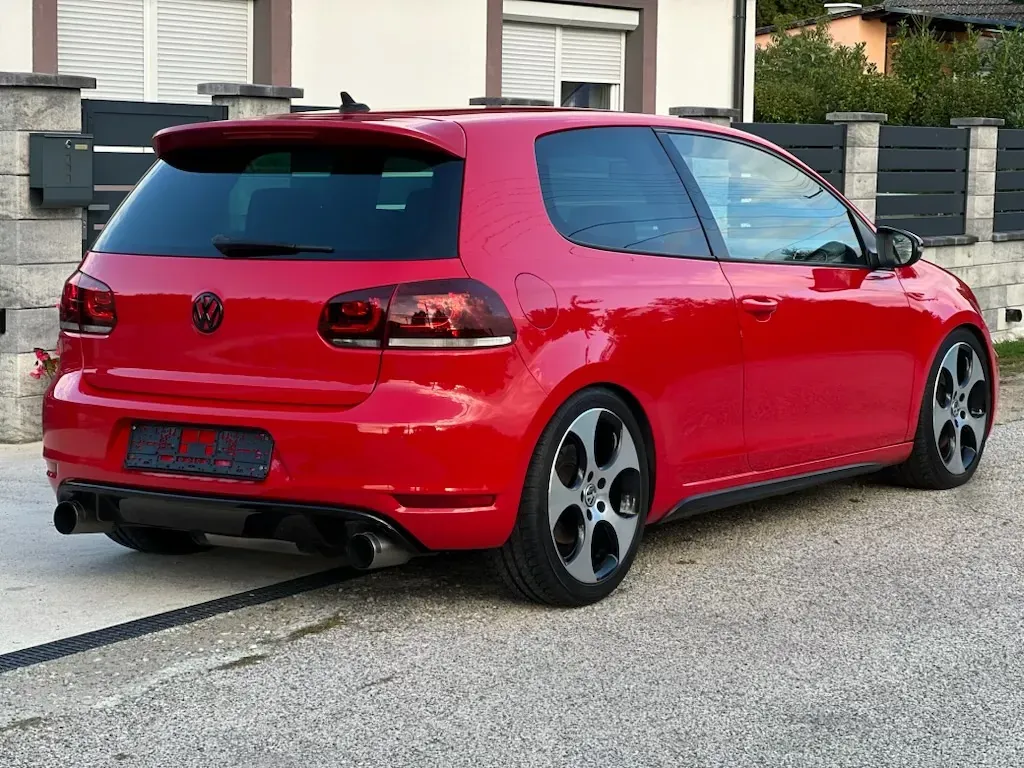 Volkswagen Golf 2010 photo 3