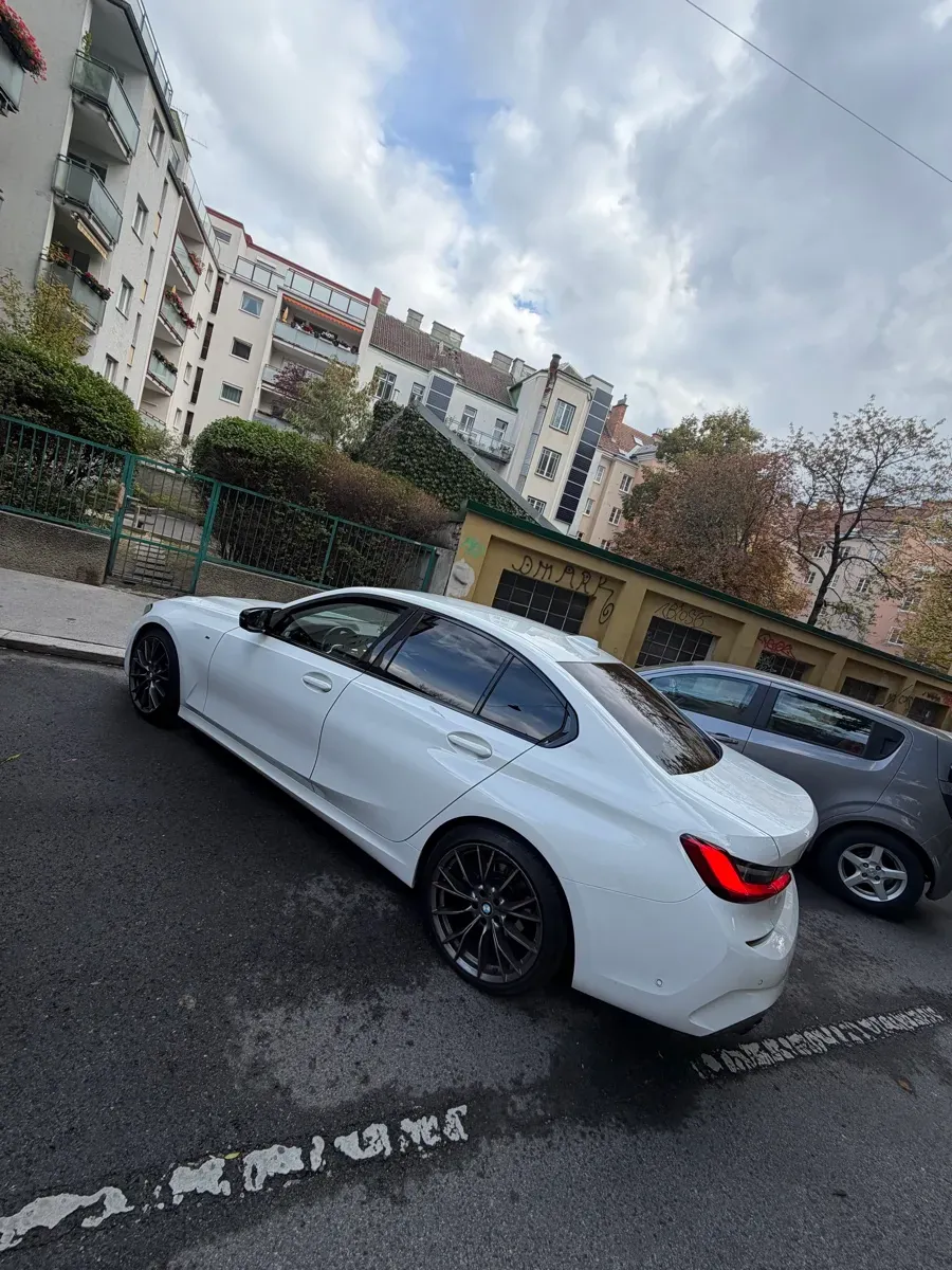 BMW 3 Series 2020 photo 2