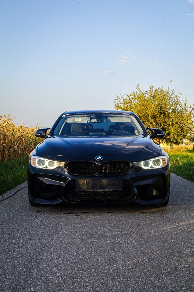 BMW 3 Series 2012 photo 3