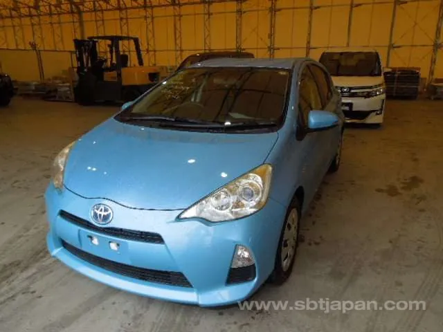 Toyota Aqua 2012 photo 2